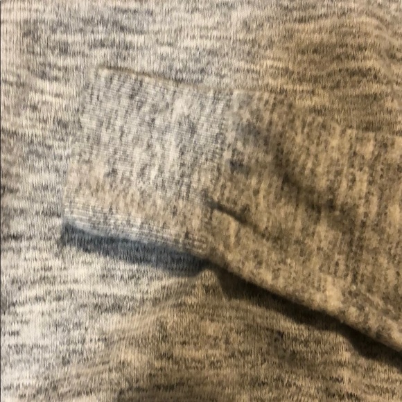 Old navy sweater - Picture 2 of 4